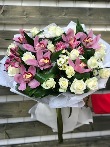 Букет цветов из: Розы и Хризантемы в Приозерском