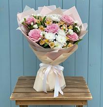 Букет цветов из:  Гвоздики, Орхидеи и Розы #REPLACE_PRED# Приозерском