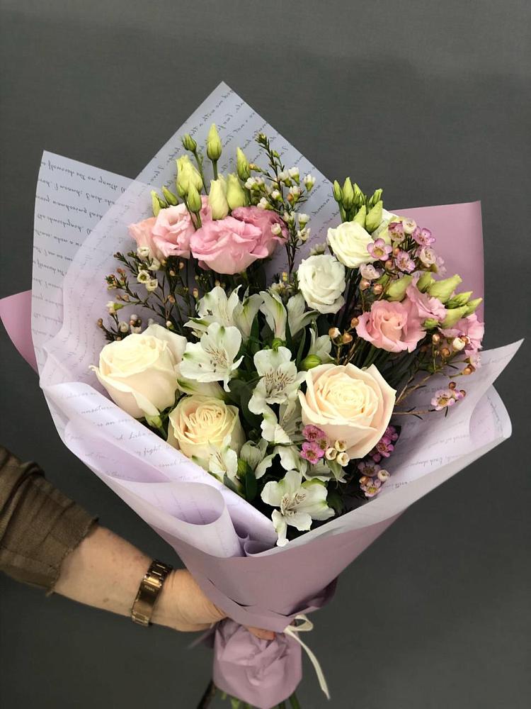 Букет цветов из: Альстромерии, Розы и Лизиантусы в Приозерском