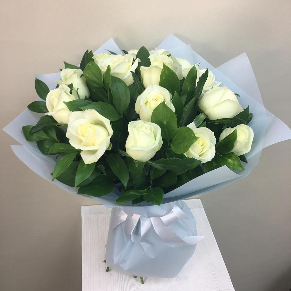 Букет 15 Белых роз Проуд в Приозерском