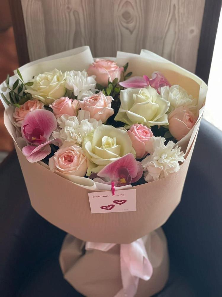 Букет цветов из: Орхидеи, Розы и Гвоздики в Приозерском