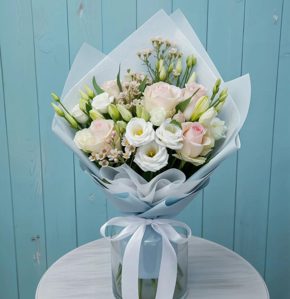 Букет цветов из: Розы и Лизиантусы в Приозерском