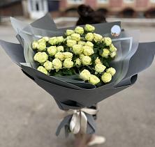 Букет Белые кустовые розы Солинеро в Приозерском