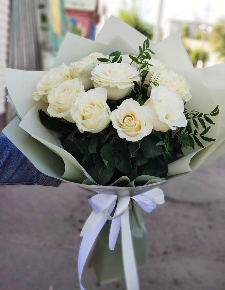 Букет Белые розы Проуд в Приозерском