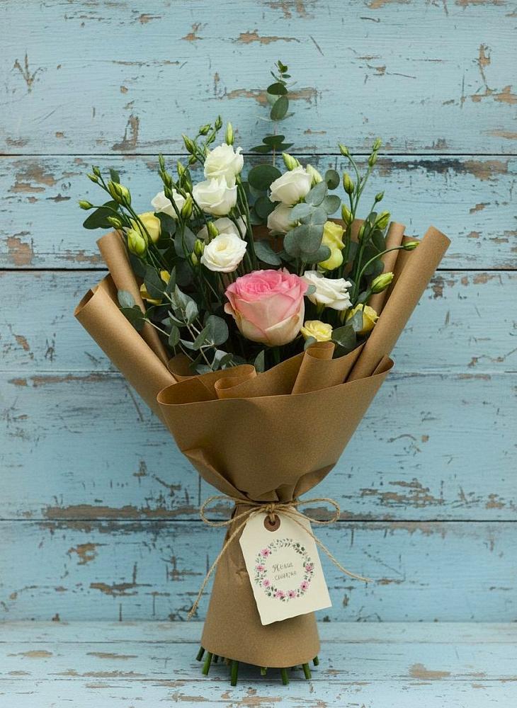 Букет цветов из: Розы и Лизиантусы в Приозерском