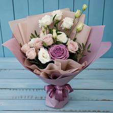 Букет цветов из:  Розы и Лизиантусы в Приозерском