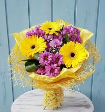 Букет цветов из:  Хризантемы и Герберы в Приозерском