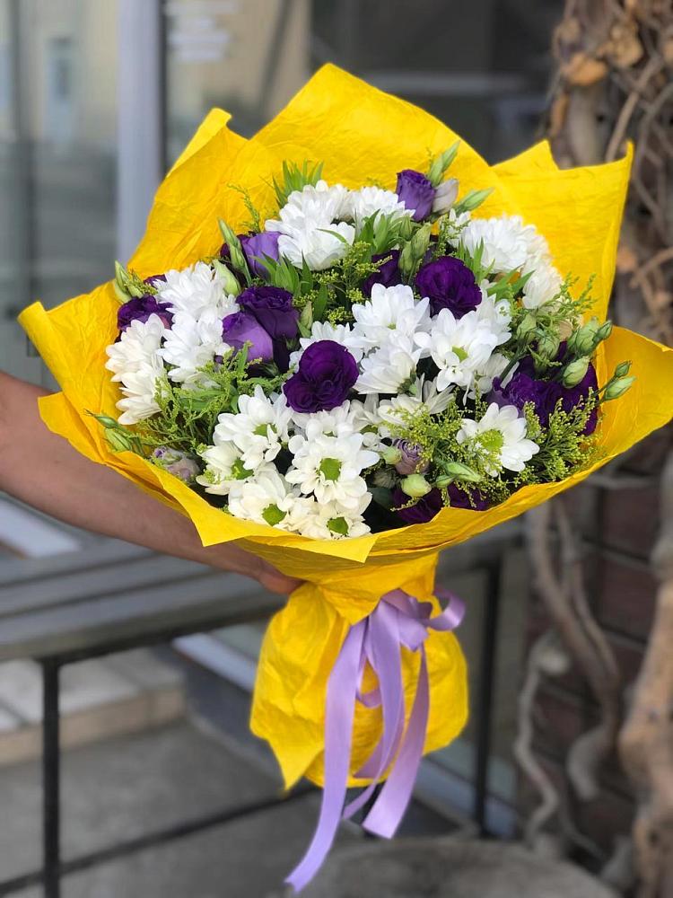 Букет цветов из: Ирисы, Хризантемы и Ромашки в Приозерском
