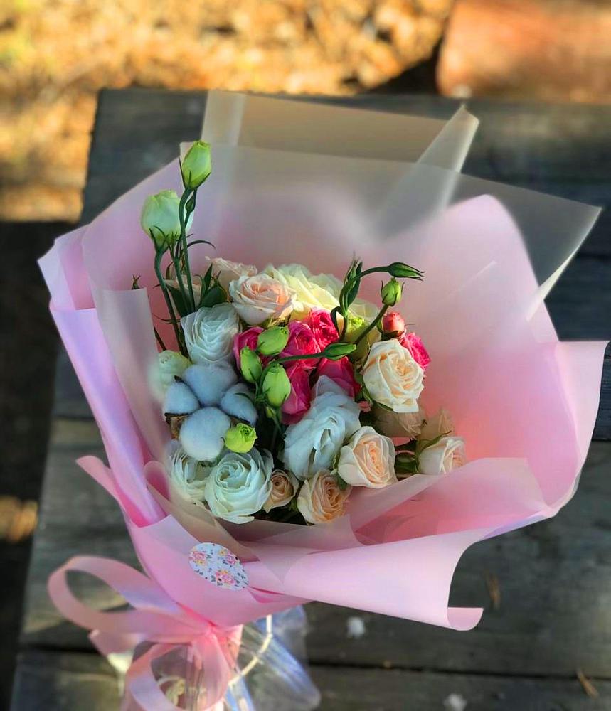 Букет цветов из: Розы и Лизиантусы в Приозерском