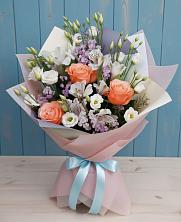 Букет цветов из:  Лизиантусы, Розы, Альстромерии и Гипсофила в Приозерском