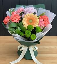 Букет цветов из:  Гвоздики, Розы, Герберы и Хризантемы в Приозерском