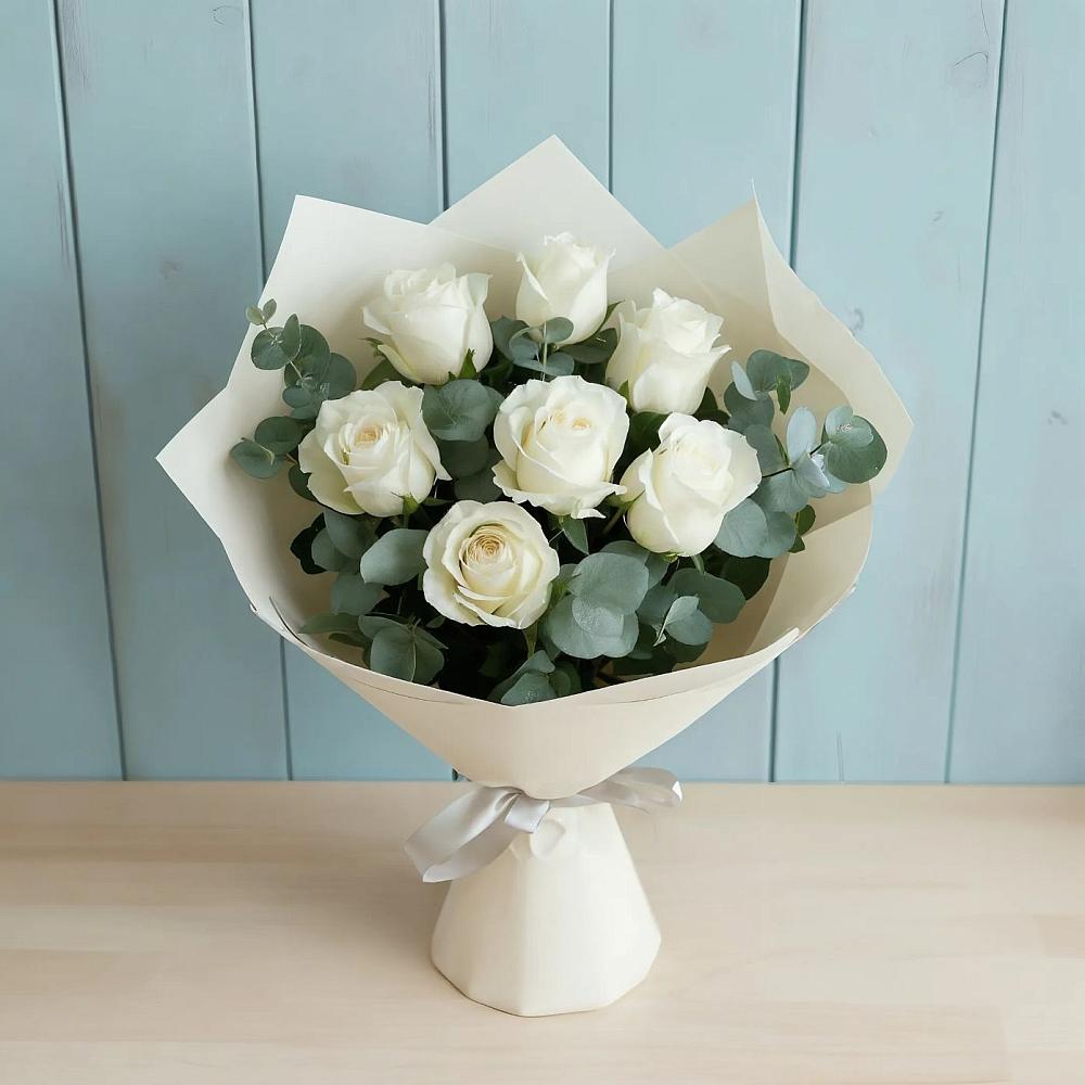 Букет Белые розы в Эвкалипте в Приозерском