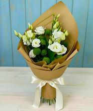 Букет цветов из:  Хризантемы и Лизиантусы в Приозерском