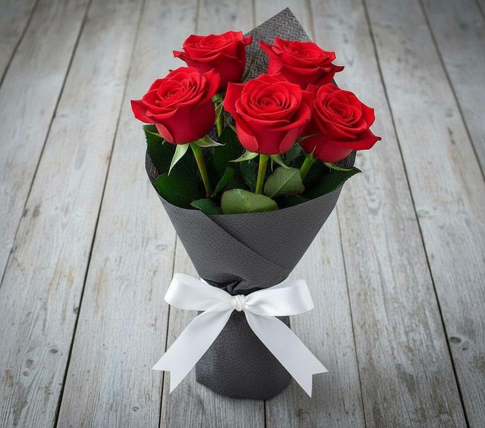 Букет 5 Красных роз Эдлесс Лав в Приозерском
