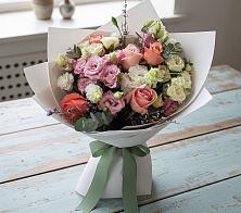 Букет цветов из:  Розы, Лизиантусы и Гвоздики в Приозерском