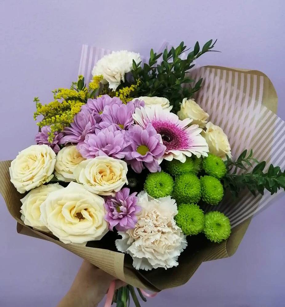 Букет цветов из: Хризантемы, Розы, Гвоздики и Герберы в Приозерском