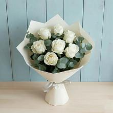 Букет Белые розы в Эвкалипте в Приозерском