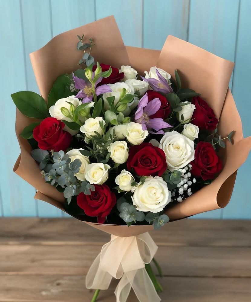 Букет цветов из: Розы и Альстромерии в Приозерском