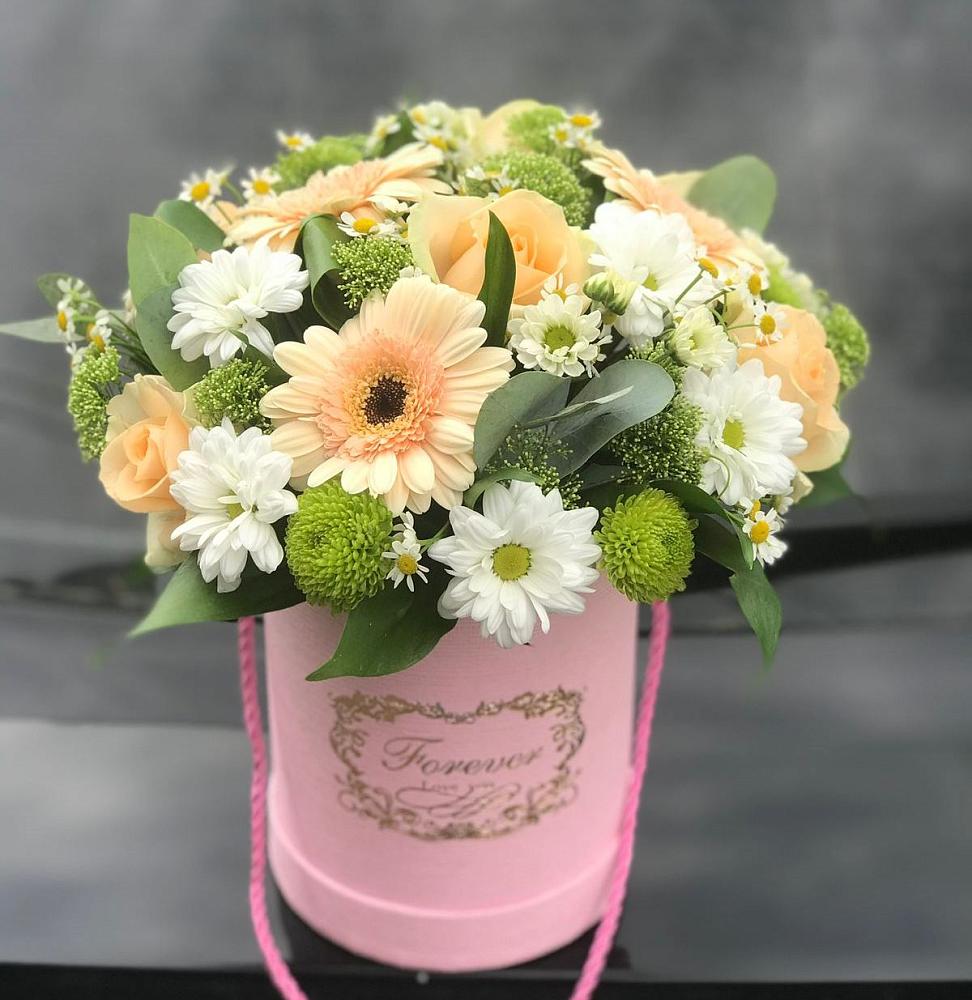 Цветочная композиция из Розы, Герберы и Хризантемы в шляпной коробке в Приозерском