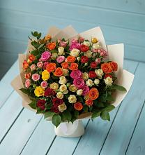 Букет Микс из разноцветных кустовых роз в Приозерском