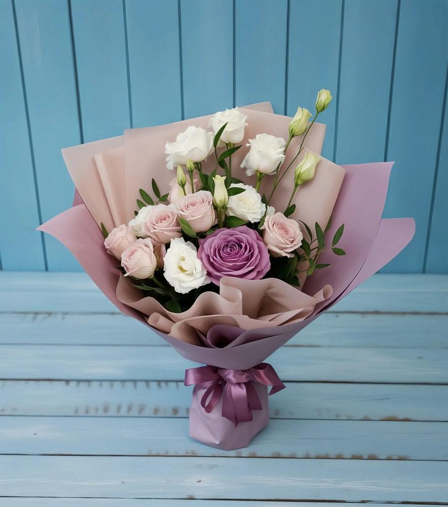 Букет цветов из: Розы и Лизиантусы в Приозерском